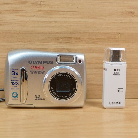 Olympus CAMEDIA D-535 Zoom 3.2MP Digital Camera (Silver) - Picture 2 of 6